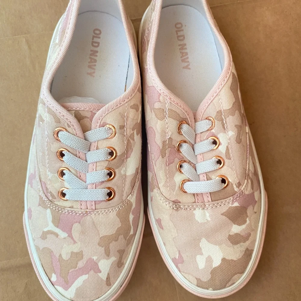 Shoes - Picture 2 of 5